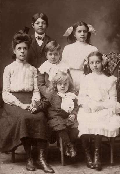 Laura, Karl, Vernon, Herbert, Amy, Tina Laura, Karl, Vernon, Herbert, Amy, Tina