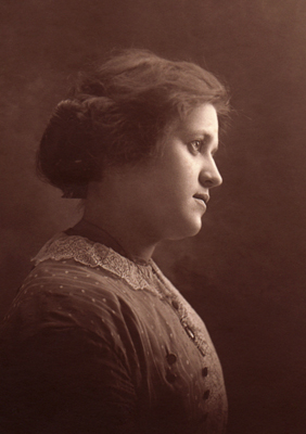 1912 Amy Lundberg