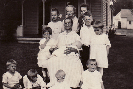 1920 Anna Lisa and her grandchildren
